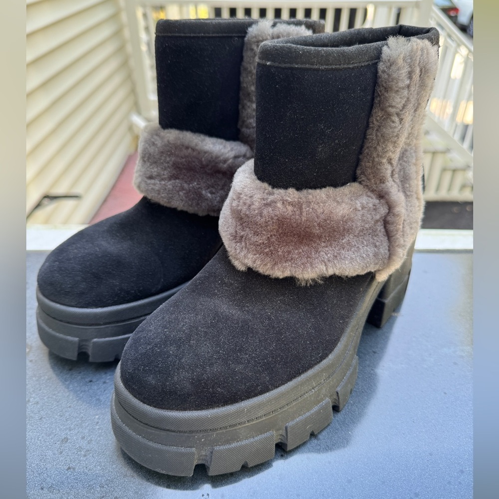NWOB - UGG BROOKLYN SUNBURST Women’s Boots Size 10 US Black 1145710 Shearling